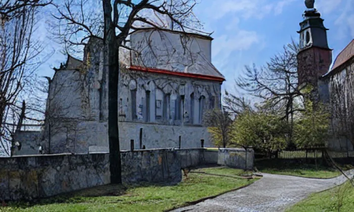 Kostel svatého Šimona a Judy (Plazy) – jaro