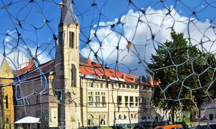 Kostel svatého Apolináře (Modlany) – noc