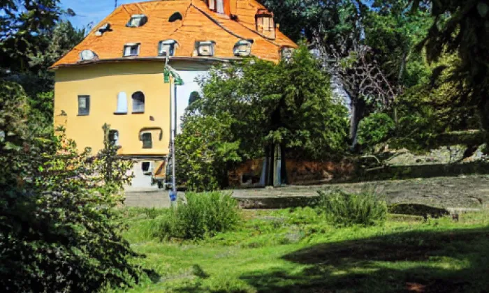 kostel svatého Archanděla Michaela (Valy) – jaro
