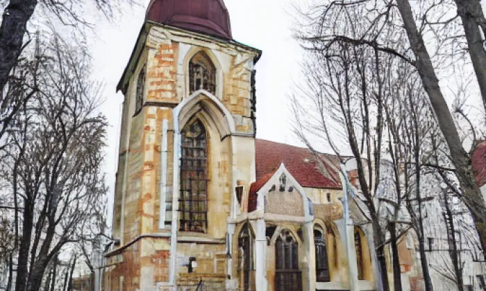 Kostel svatého Bartoloměje (Dobrovice) – summer