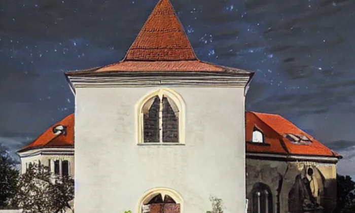 kostel svatého Bartoloměje v Mochově – noc