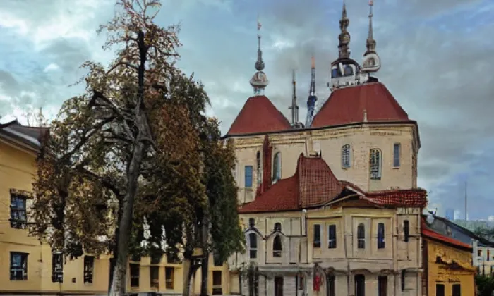 Kostel svatého Benedikta (Hradčany) – jaro