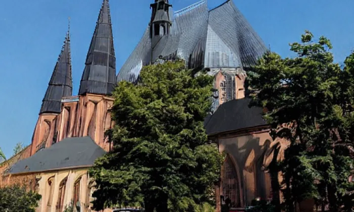 Kostel svatého Gotharda (Slaný) – léto