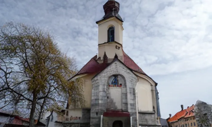 kostel svatého Gotharda v Krupé – léto