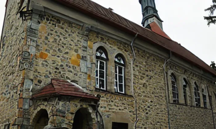 kostel svatého Jana Křtitele (Kněževes) – podzim