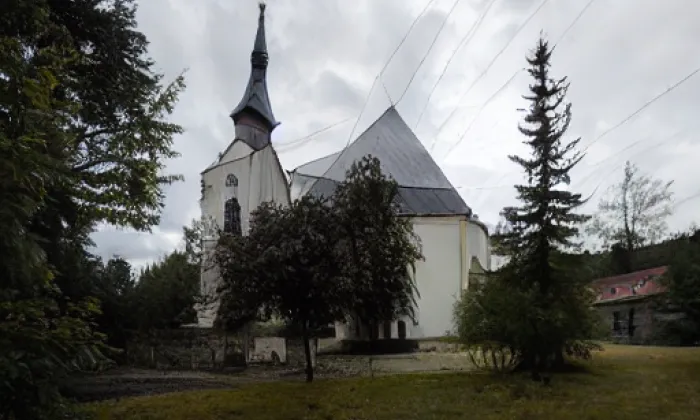 Kostel svatého Jana Nepomuckého (Karlovice) – zima