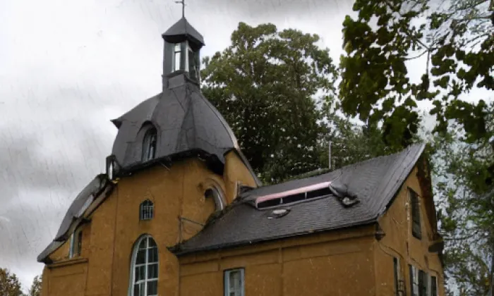 Kostel svatého Jana Nepomuckého (Nové Mitrovice) – autumn