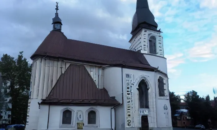Kostel svatého Jana Nepomuckého (Svoboda nad Úpou) – autumn