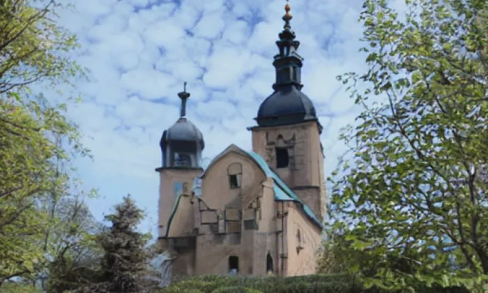 Kostel svatého Jiří (Doubravka) – noc