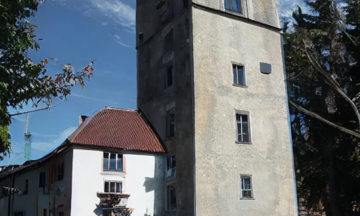 Kostel svatého Jiří (Lomnice) – jaro