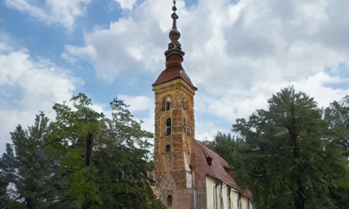 Kostel svatého Jiří (Luková) – léto