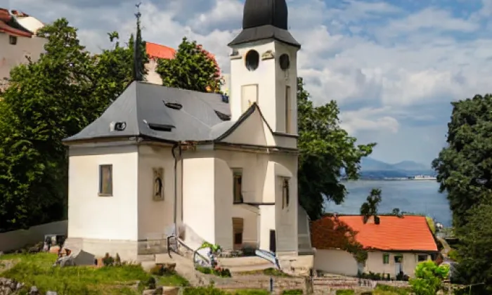Kostel svatého Jiří a svatého Martina – podzim