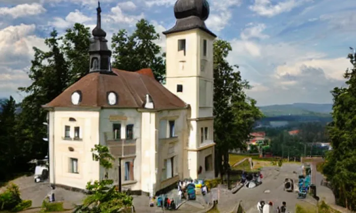 Kostel svatého Jiří a svatého Martina – léto