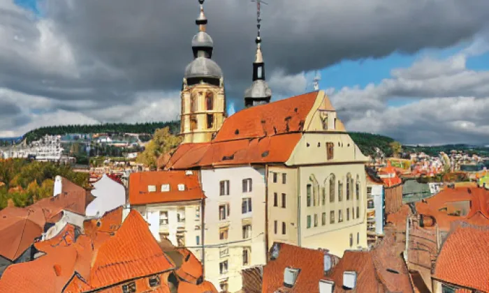 Kostel svatého Jiljí v Praze – léto