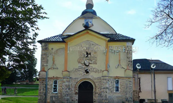 kostel svatého Josefa (Mirošov) – spring