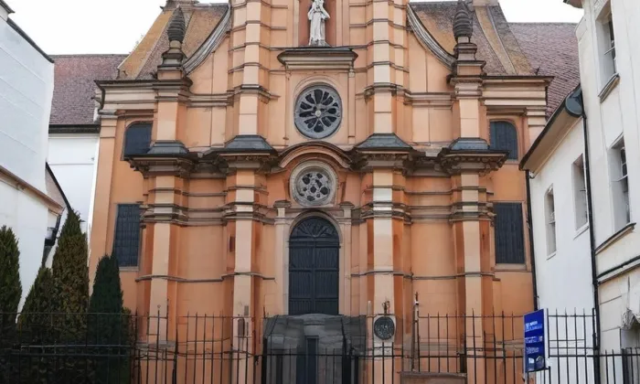 Kostel svatého Josefa (Praha) – autumn