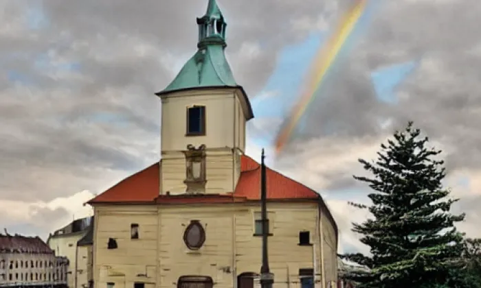 Kostel svatého Kříže (Blazice) – podzim