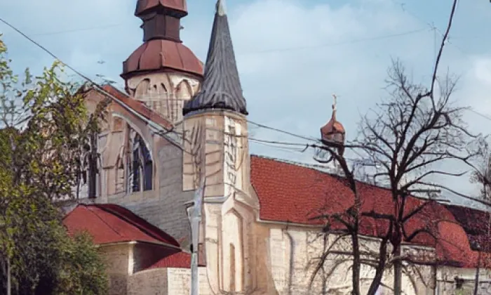 Kostel svatého Kříže a Všech svatých – zima