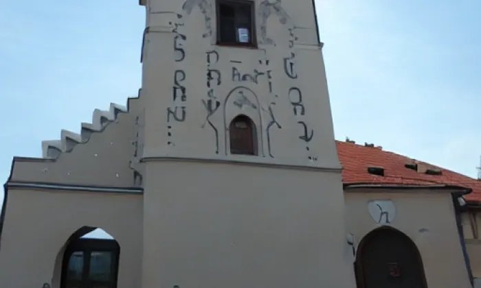 kostel svatého Klementa Maria Hofbauera (Tašovice) – jaro