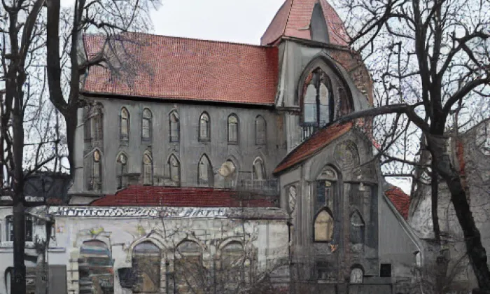 Kostel svatého Lukáše (Svárov) – spring