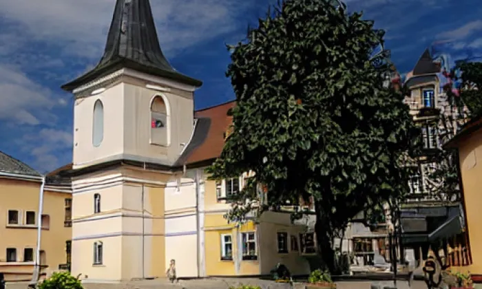 Kostel svatého Mikuláše (Bedřichov) – jaro