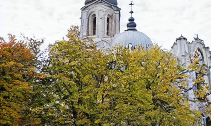 Kostel svatého Mikuláše (Krásná Hora nad Vltavou) – jaro