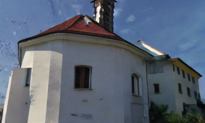 Kostel svatého Mikuláše (Luby) – podzim
