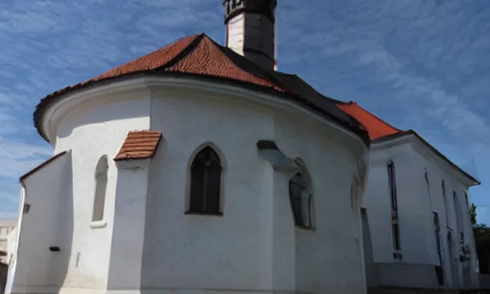 Kostel svatého Mikuláše (Luby) – léto