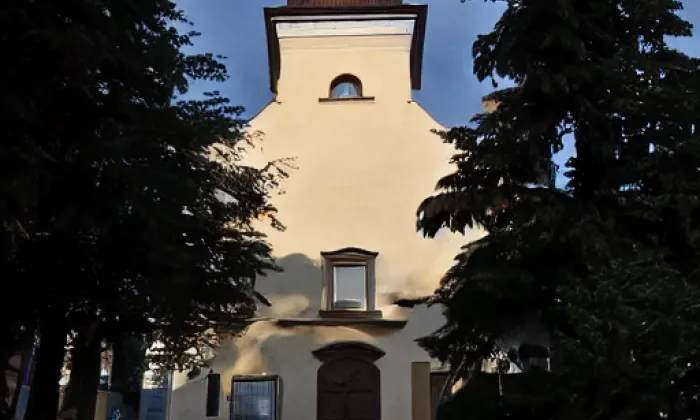 Kostel svatého Mikuláše (Rychaltice) – jaro