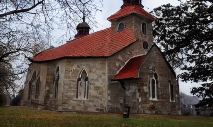 Kostel svatého Mikuláše a Jména Panny Marie – spring