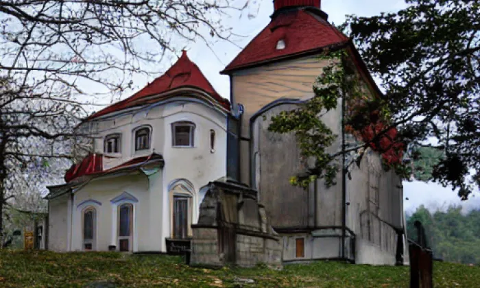 Kostel svatého Mikuláše a Jména Panny Marie – summer