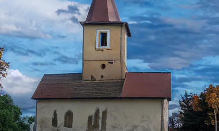 Kostel svatého Mikuláše ve Vlkovicích – autumn