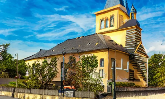 kostel svatého Ondřeje (Sány) – jaro