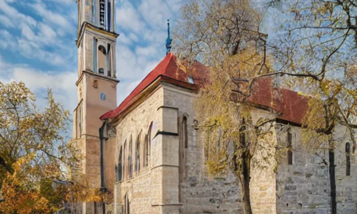 Kostel svatého Petra a Pavla (Babice) – jaro