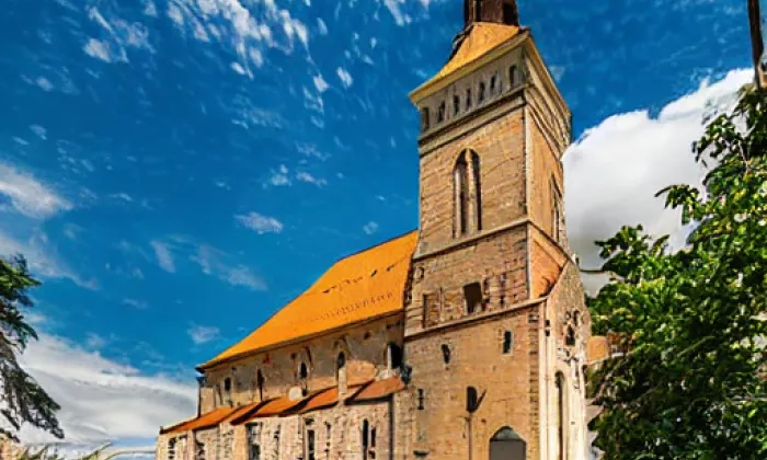 Kostel svatého Petra a Pavla (Jeníkovice) – noc