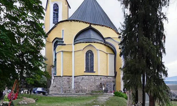Kostel svatého Petra a Pavla (Slapy) – spring