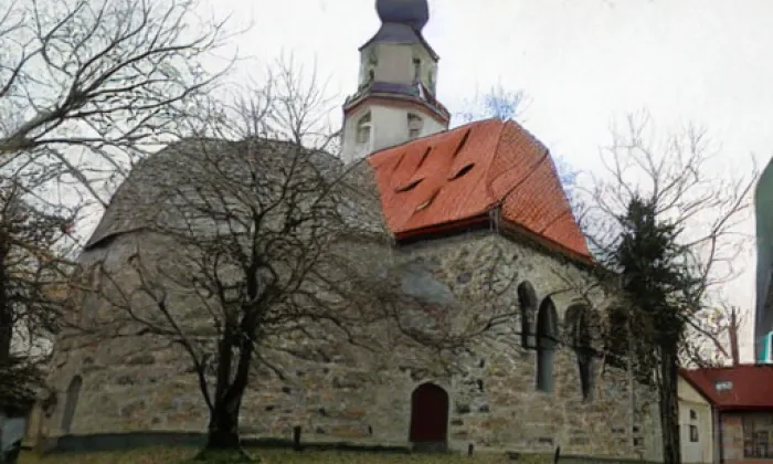 Kostel svatého Petra a Pavla (Soběnice) – summer