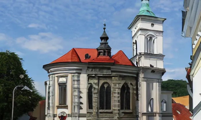 Kostel svatého Václava (Želenice) – jaro