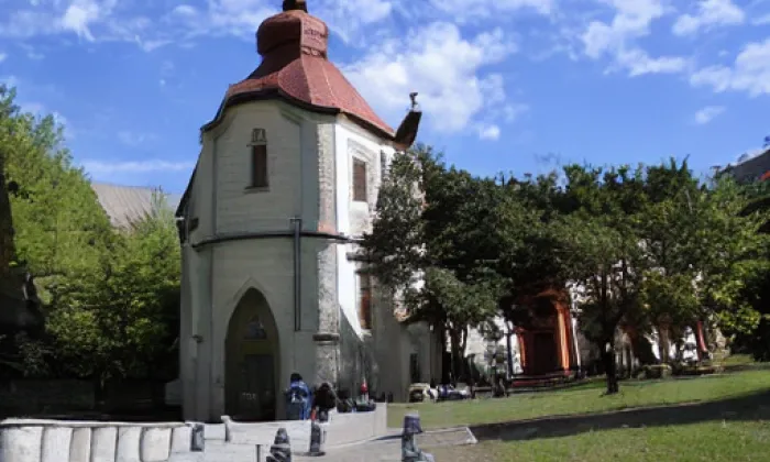 kostel svatého Václava (Dukovany) – léto