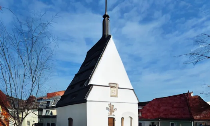Kostel svatého Václava (Lomnice nad Lužnicí) – noc