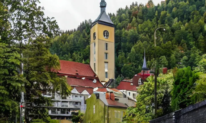 Kostel svatého Václava (Radošov) – léto