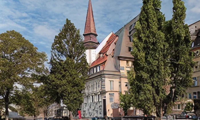 Kostel svatého Vavřince (Stará Paka) – jaro