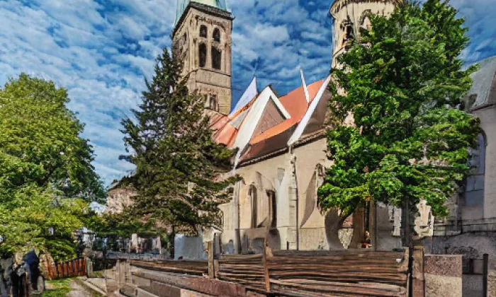 Kostel svatého Vavřince (Stará Paka) – léto