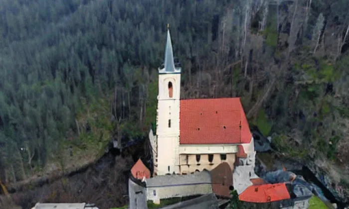 Kostel svatého Vavřince (Tedražice) – léto