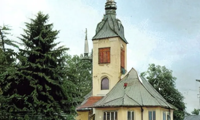 kostel svatého Zikmunda (Rapšach) – jaro