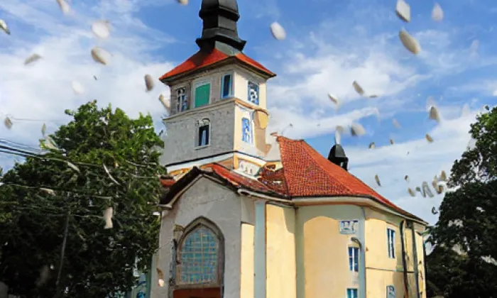 Kostel Všech svatých (Bratronice) – autumn