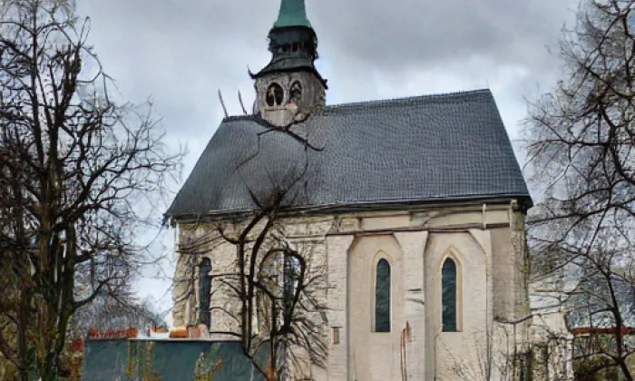 Kostel Všech svatých (Bratrušov) – spring