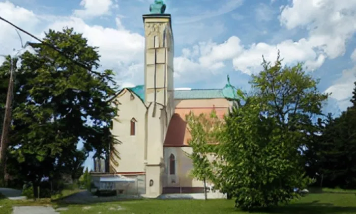 Kostel Všech svatých (Butovice) – autumn