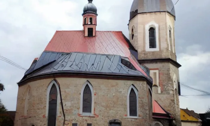 Kostel Všech svatých (Vlčovice) – noc