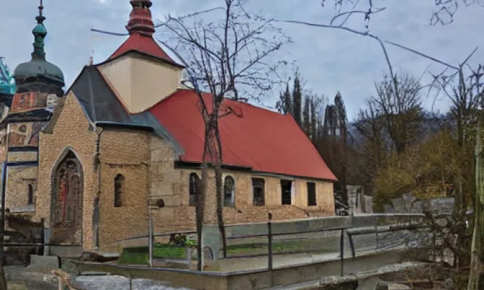 Kostel Všech svatých se zříceninou kostela svaté Markéty – winter